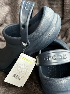 CROCS Bistro Clogs in Navy. Men’s size 7, women’s size 9. Great for nurses!